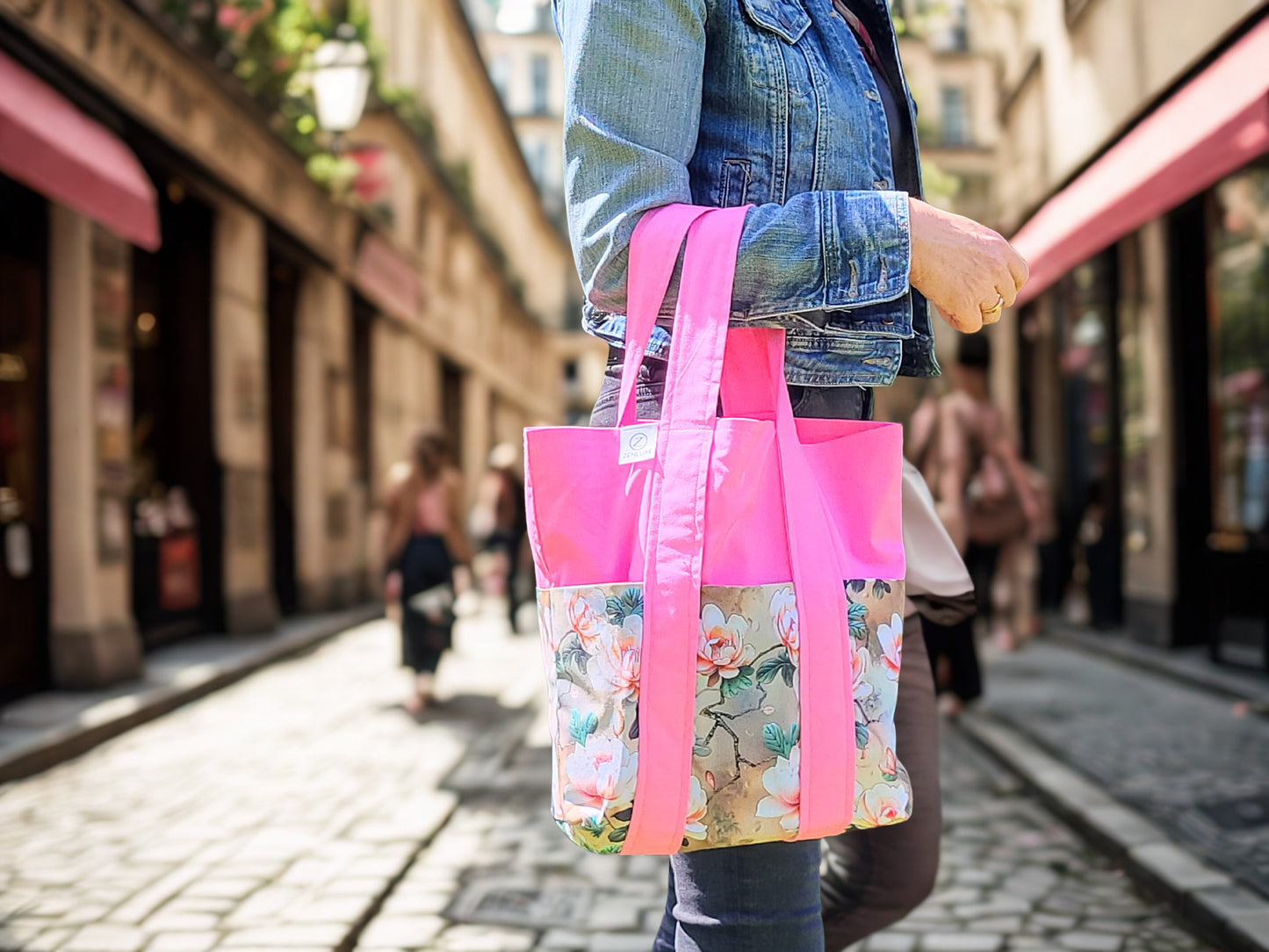 Tote Bag with Outside  Pockets  and Rose Pattern